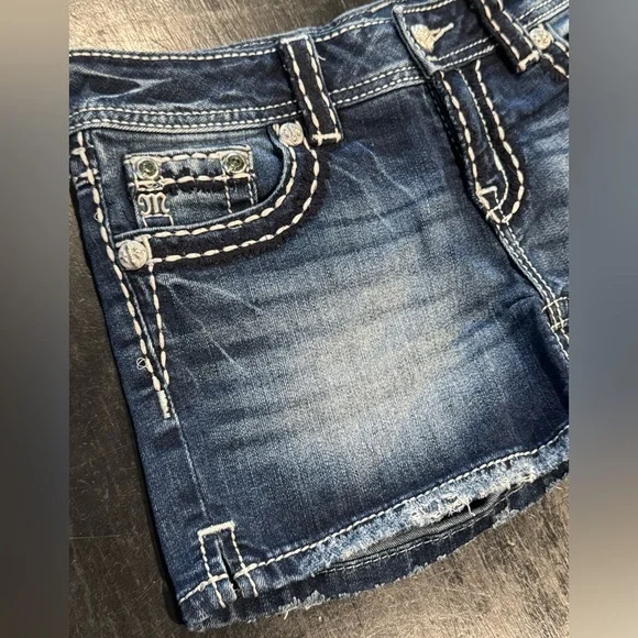 Miss Me Dark Wash Denim Signature Jean Shorts With Flap Pockets - Size 27 - Picture 3 of 8